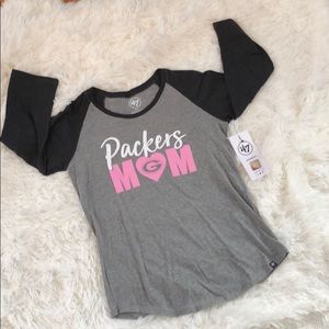 ⭐️HP💫New w/tag AWESOME “PACKERS MOM” baseball Tee